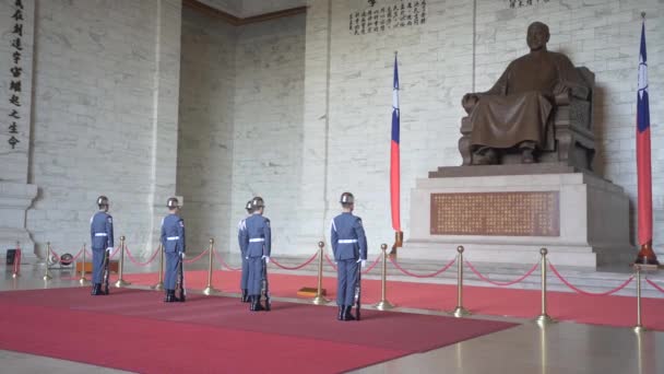 Chiang Kai Shek Memorial Hall Taipei Taiwan Experience Changing Guard — Stock Video