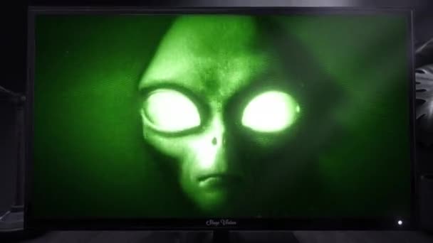 Alien Grey Ansikte Framträder Hypnotisk Vitt Brus Statisk Med Svag — Stockvideo