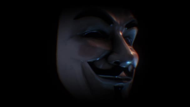 Vendetta やハッカーグループ Anonymous で有名になった暗い雰囲気のガイ フォークスのマスク 私たちは マスクの間のカメラの動きが遅い参照してください — ストック動画