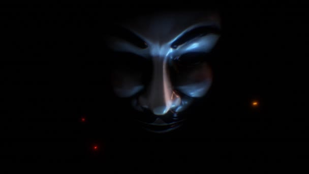 Vendetta やハッカーグループ Anonymous で有名になった暗い雰囲気のガイ フォークスのマスク 暗闇の中から仮面が現れ やがて闇の中に姿を消し 輝く炎のメンバーが過去へと飛んでいく — ストック動画