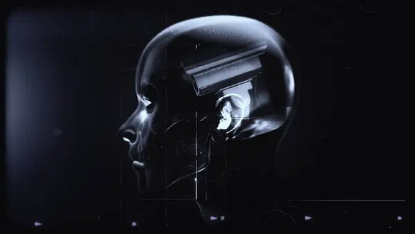 Beynin merkezinde teknolojinin yakında düşüncelerimizi okuyabileceği fikrini tasvir eden bir CCTV kamerasının görüntüsünü alabildiğimiz saydam bir insan kafasının görüntüsü..