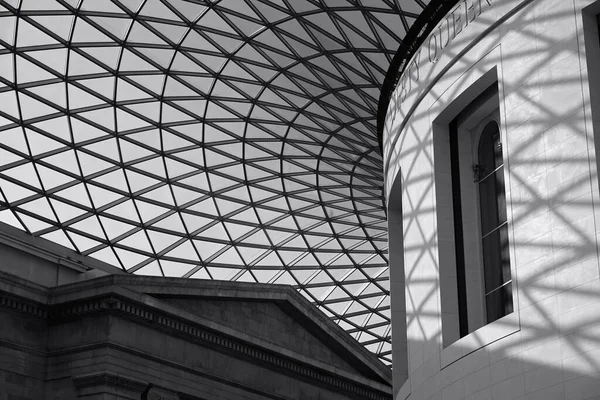 박물관 과검은 흰색으로 영국식 박물관 — 스톡 사진