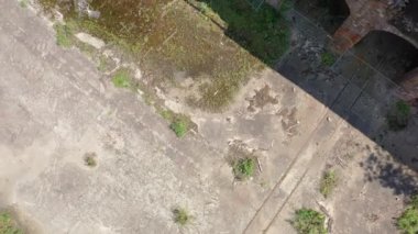 Burası Beytüllahim 'deki eski Bethlehem Çelik üretim tesisi. Burası kampüste terk edilmiş bir tuğla bina. Aerial Steel Mill Terk Edilmiş Tuğla Bina Turna Alt Tepsisi İçerde. Yüksek