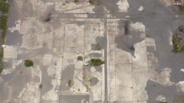 Burası Beytüllahim 'deki eski Bethlehem Çelik üretim tesisi. Burası kampüste terk edilmiş bir tuğla bina. Terk Edilmiş Tuğla Bina Turna Tepesi İçinde Aerial Steel Mill. Yüksek kalite 4k