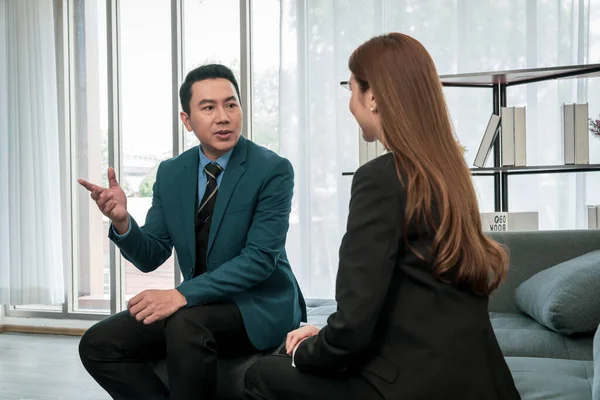 Moderner Asiatischer Geschäftsmann Mit Hohem Selbstbewusstsein Verpflichtung Zur Zusammenarbeit Als — Stockfoto