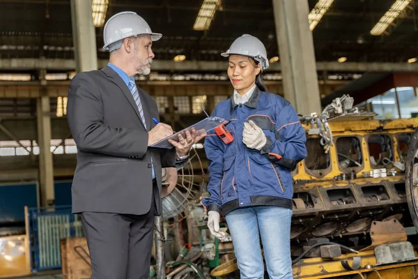 Business Man Inspects Work Site Worker Old Factory Rehearsing Train — 图库照片