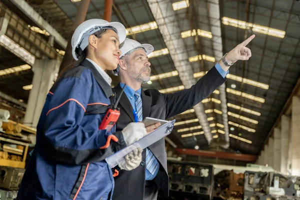 Business Man Inspects Work Site Worker Old Factory Rehearsing Train — Stock Photo, Image