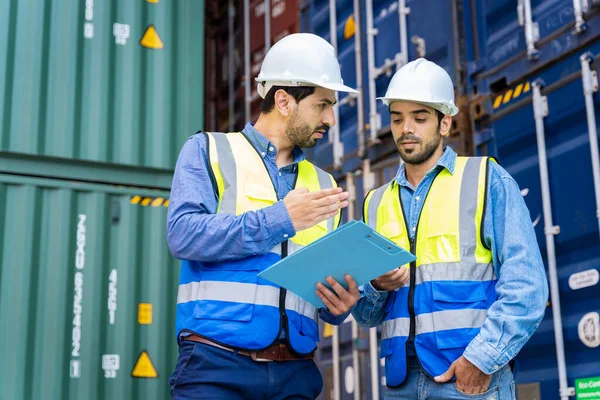 Group Male Engineers Container Shipping Company Consulting Check Order Container — Stock Photo, Image