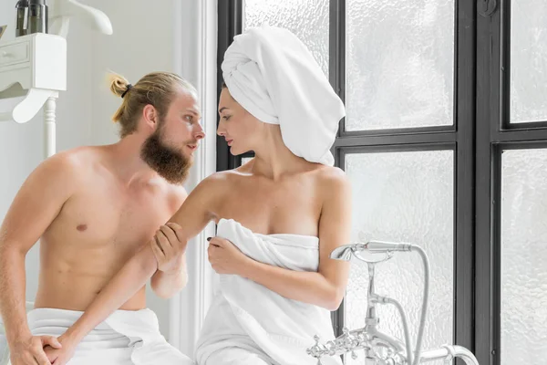 Male Female Couple Wearing Towels Showing Love Each Other Bathtub — Stock Photo, Image