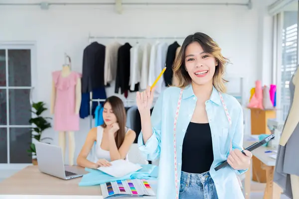 Två Asiatiska Kvinnor Arbetar Tillsammans Småföretag Små Och Medelstora Företag — Stockfoto
