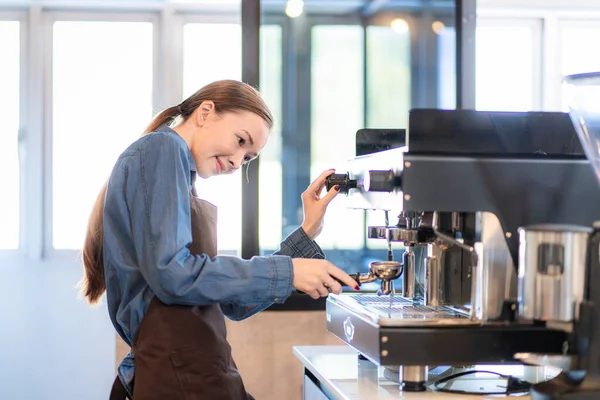 Coffee Shop Lady Preparing Equipment Opening Shop Serve Coffee Drinks — стоковое фото