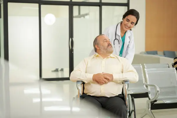 Äldre Manlig Patient Med Högt Kroppsfett Fetma Besöker Läkare Sjukhuset — Stockfoto
