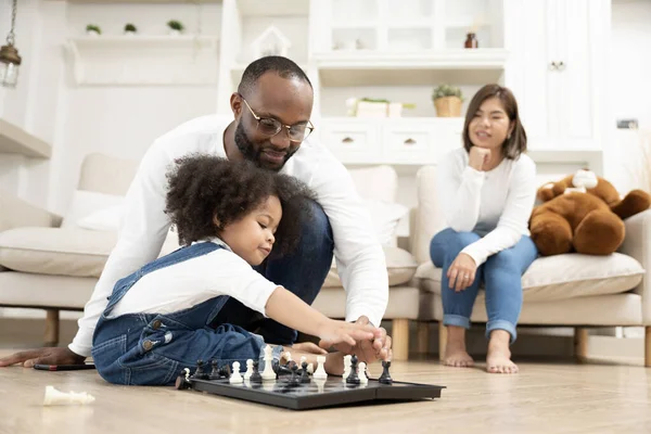 African Family Father Mother Daughter Doing Various Activities Together Holiday — Stock Photo, Image