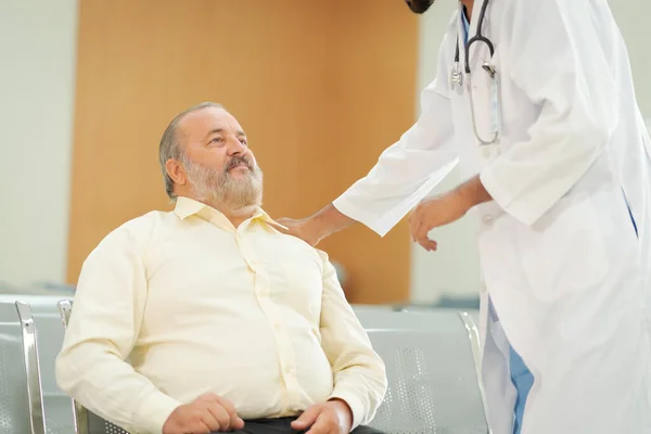 Äldre Manlig Patient Med Högt Kroppsfett Fetma Besöker Läkare Sjukhuset — Stockfoto