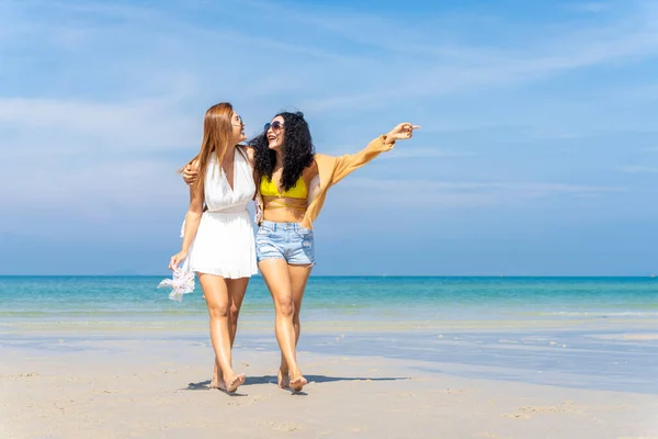 Lgbtq Lesbian Couple Beach Couple Went Sea Vacation Together Happily — Foto Stock