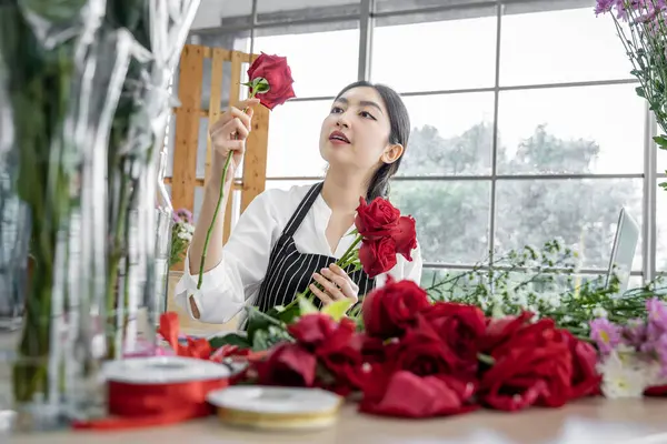 group of female florists Asians are arranging flowers for customers who come to order them for various ceremonies such as weddings, Valentine\'s Day or to give to loved ones.