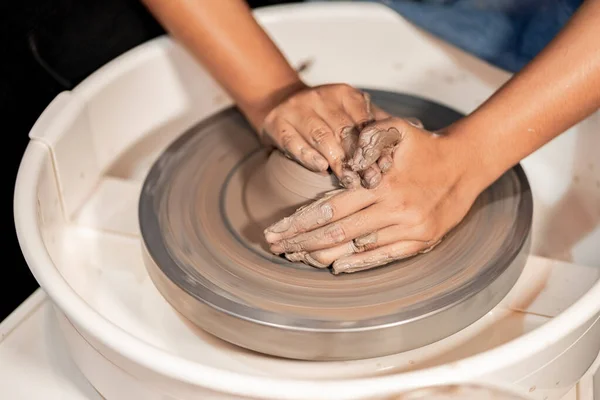 Terracotta Arte Scolpire Argilla Con Ceramica Modellata Mano Una Filatrice — Foto Stock