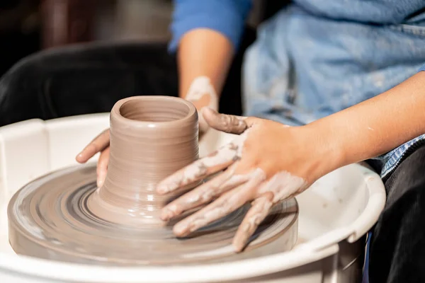 Die Kunst Ton Mit Keramik Modellieren Die Von Hand Auf — Stockfoto