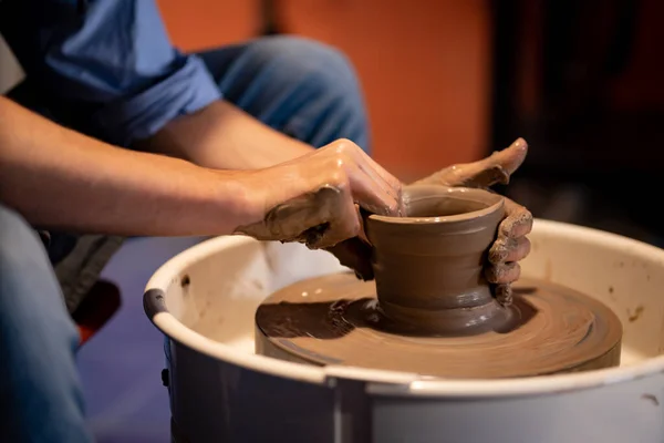 Ceramika Sztuka Rzeźbienia Gliny Ceramiki Jest Formowane Ręcznie Spinning Maszyny — Zdjęcie stockowe