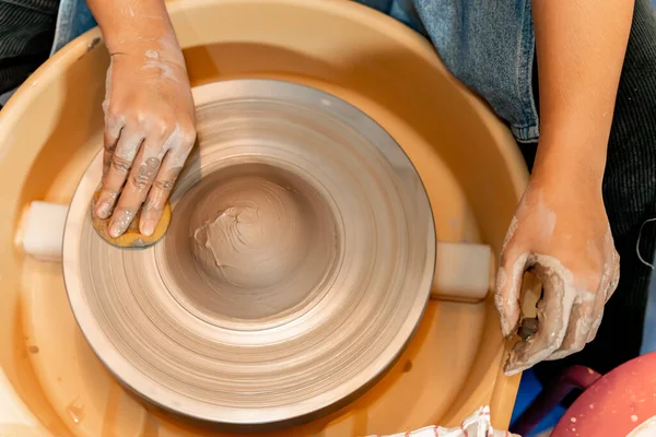 Pórovina Umění Tvarování Hlíny Keramikou Ručně Tvarovanou Točícím Stroji Správným — Stock fotografie