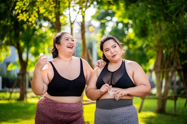 Une Femme Obèse Qui Tourne Vers Exercice Pour Prendre Soin — Photo