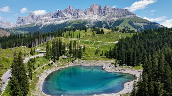 Фото Беспилотника Carezza Lake Lago Carezza Karersee Dolomites Italy Europe — стоковое фото