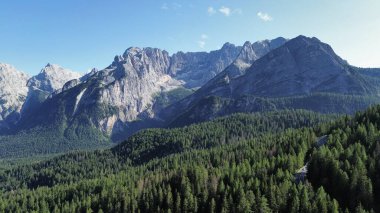 İnsansız hava aracı fotoğrafı Dolomitler İtalya Avrupası