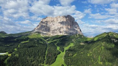 İnsansız hava aracı fotoğrafı Dolomitler İtalya Avrupası