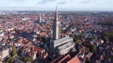 Bruges Leydisinin İHA videosu, Onze-Lieve-Vrouwekerk Bruges Belçika Avrupa