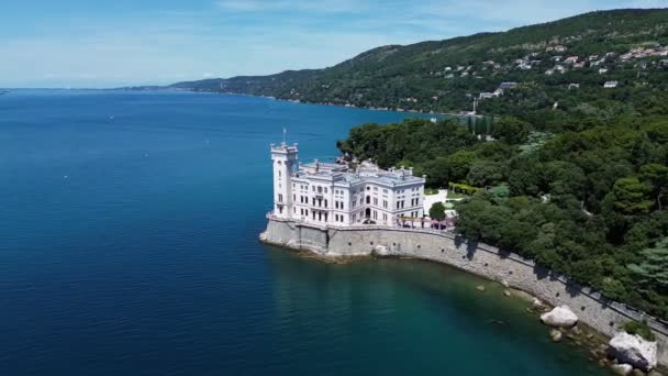 Видео Беспилотника Miramare Castle Castello Miramare Trieste Italy Europe — стоковое видео