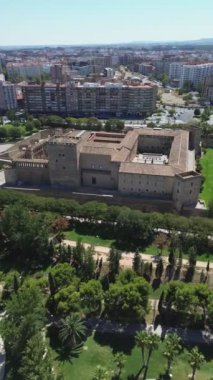 İnsansız hava aracı videosu Aljaferia Sarayı, Palacio de la Aljaferia Zaragoza İspanya Avrupa