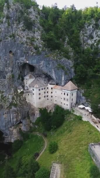 Drone Video Predjama Castle Predjamski Grad Slovenia Europe — Vídeos de Stock