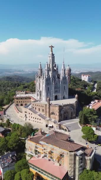 ドローンビデオ イエスの神聖なハートの寺院 寺院の探検家サグラットコルティシダボバルセロナ スペイン ヨーロッパ — ストック動画