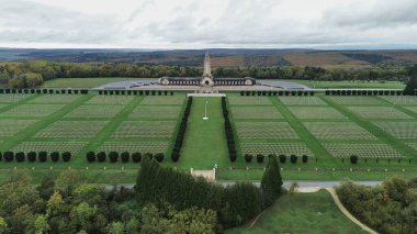 İnsansız hava aracı fotoğrafı Douaumont Ossuary, Ossuaire de Douaumont Verdun Fransa Avrupa