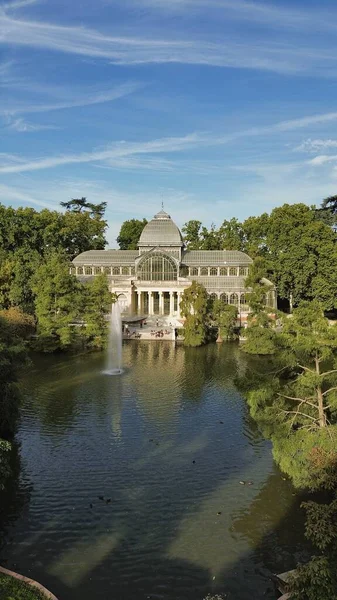 İnsansız hava aracı fotoğrafı Crystal Palace, Palacio de Cristal Madrid İspanya