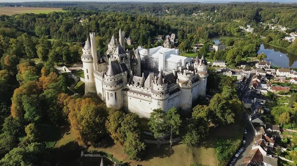 İnsansız hava aracı fotoğrafı Pierrefonds kalesi, Fransa Şatosu