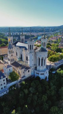 İnsansız hava aracı videosu Fourviere bazilika Lyon France Europe