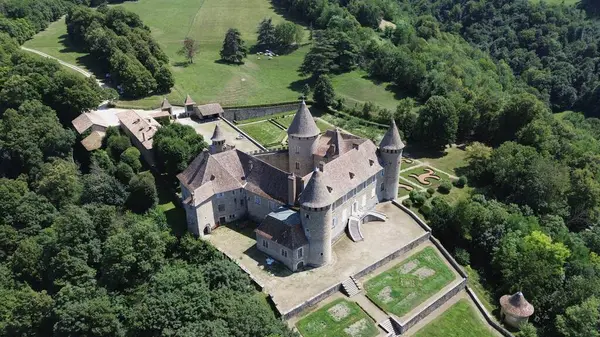 İnsansız hava aracı fotoğrafı Virieu kale Avrupa