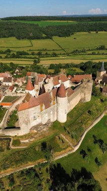 İnsansız hava aracı fotoğrafı Chateauneuf Kalesi Fransa Avrupa