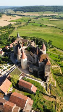 İnsansız hava aracı fotoğrafı Chateauneuf Kalesi Fransa Avrupa
