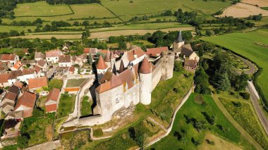 İnsansız hava aracı fotoğrafı Chateauneuf Kalesi Fransa Avrupa