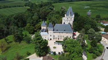 İnsansız hava aracı fotoğrafı Chazey-sur-ain-France Europe