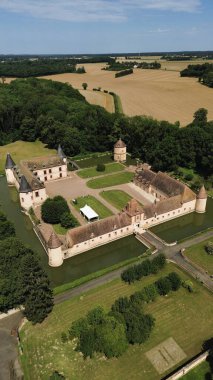 İnsansız hava aracı fotoğrafı Chevil Kalesi Fransa Avrupa