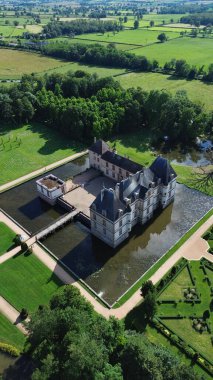 İnsansız hava aracı fotoğrafı Cormatin Kalesi Fransa Avrupa