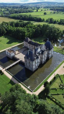 İnsansız hava aracı fotoğrafı Cormatin Kalesi Fransa Avrupa