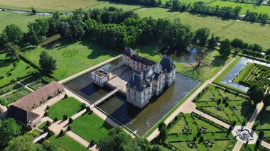 İnsansız hava aracı fotoğrafı Cormatin Kalesi Fransa Avrupa