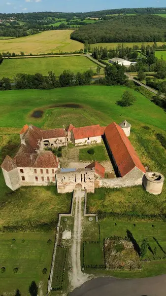 İnsansız hava aracı fotoğrafı Eguilly Castle France Europe
