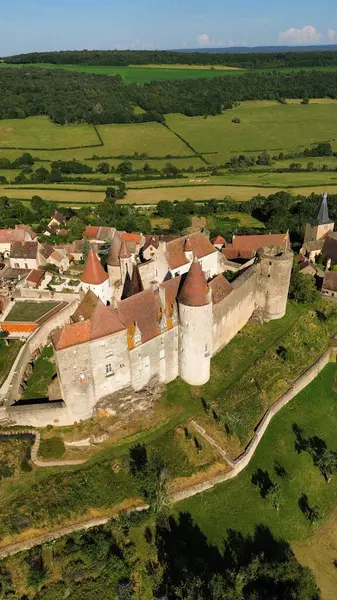 İnsansız hava aracı fotoğrafı Chateauneuf Kalesi Fransa Avrupa