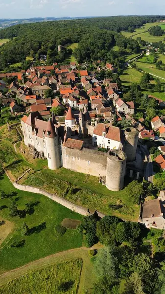 İnsansız hava aracı fotoğrafı Chateauneuf Kalesi Fransa Avrupa