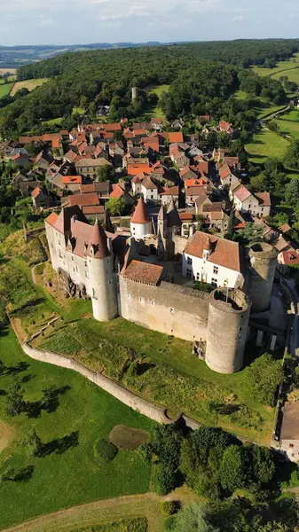İnsansız hava aracı fotoğrafı Chateauneuf Kalesi Fransa Avrupa